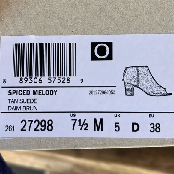 NIB Clark’s tan suede open-toe, zip-up booties - Picture 7 of 7